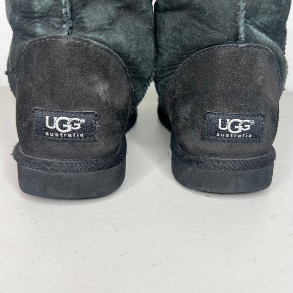 UGG Australia Black Genuine Sheepskin Classic Short Boot Size 9 - Picture 8 of 9